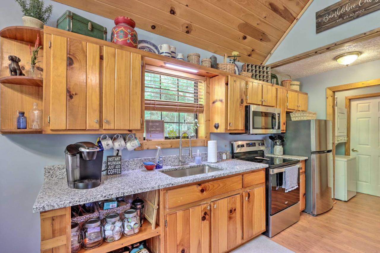 Bumblebee Cottage Murphy Retreat With Hot Tub Salem Exterior foto